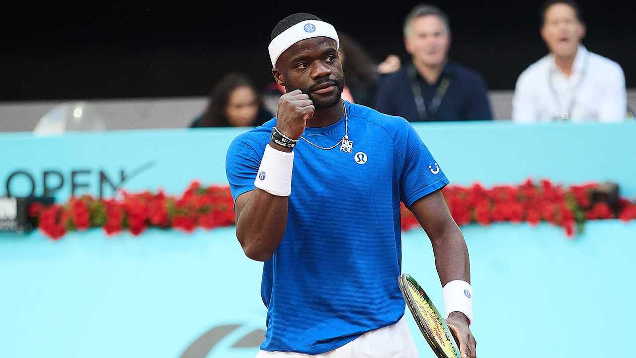 revivez le duel captivant entre grigor dimitrov et fearnley lors du tournoi atp de madrid. un affrontement riche en émotions et en performances de haut niveau qui a tenu les amateurs de tennis en haleine.