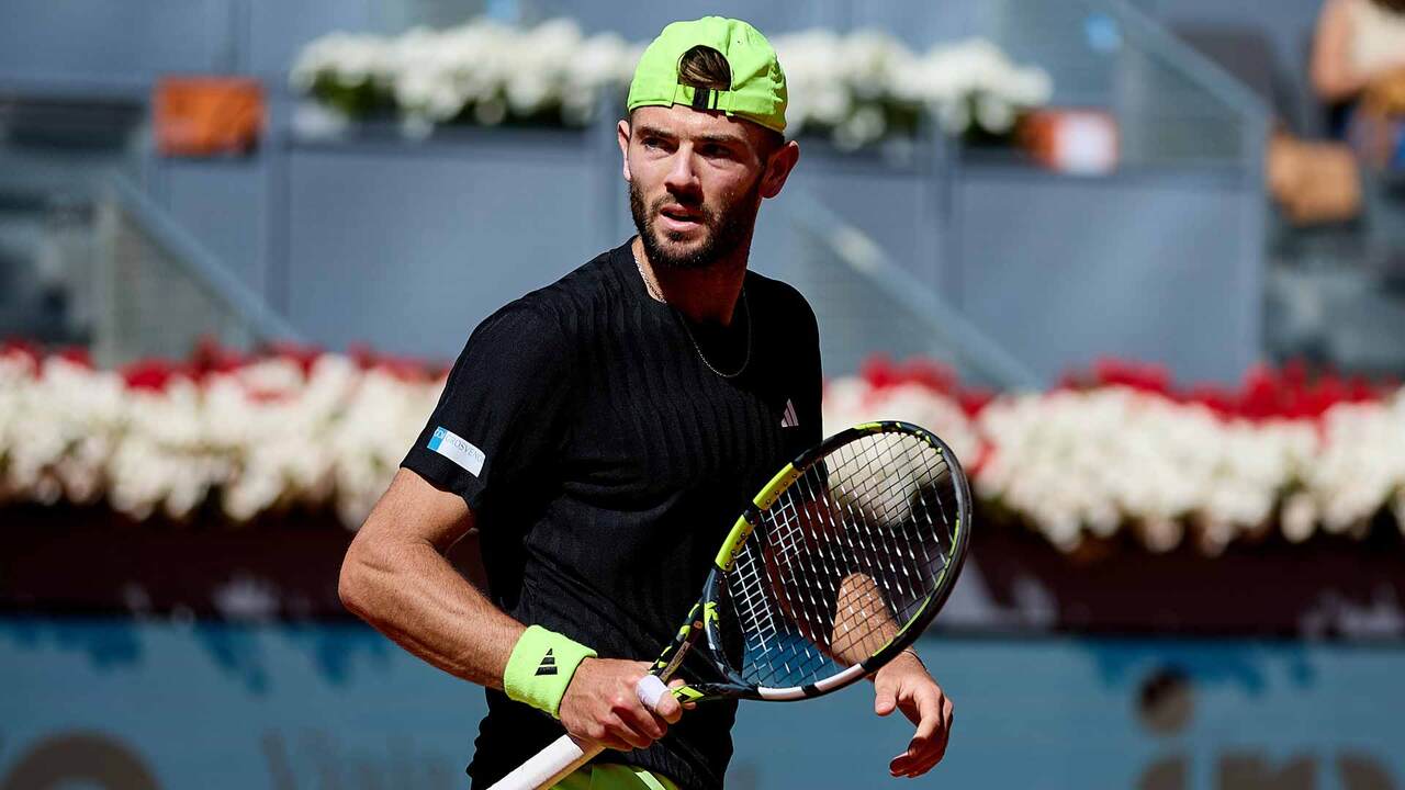 revivez le duel captivant entre dimitrov et fearnley lors de l'atp de madrid. un affrontement marquant, riche en émotions et en performances de haut niveau, qui a tenu les fans en haleine. découvrez les moments clés et les statistiques de ce match palpitant.