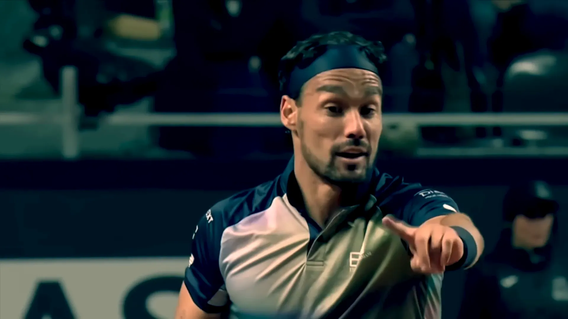 Tension psychologique intense sur un court de tennis